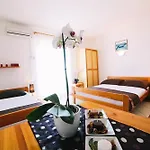 In With Sea View, Balcony, Air Conditioning, Wi-fi