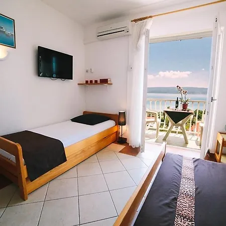 Apartment In With Sea View, Balcony, Air Conditioning, Wi-fi Duće