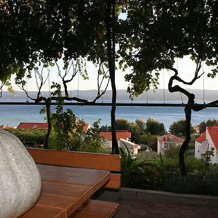 Apartment In With Sea View, Balcony, Air Conditioning, Wi-fi Duće